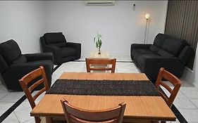 Affordable & Cosy, Close To Train Station, Cbd & Airport